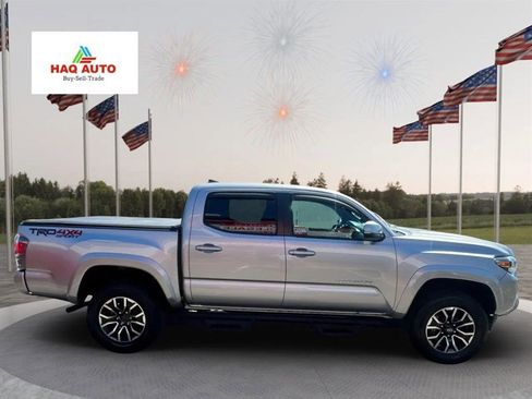 Used 2022 Toyota Tacoma TRD Sport w/ Technology Package AWD/4WD image 5