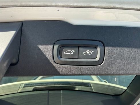 Used 2020 Volvo V60 T5 Momentum FWD image 10