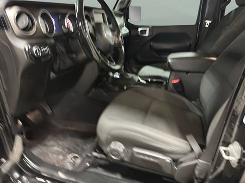 Used 2020 Jeep Gladiator Sport w/ Technology Group AWD/4WD image 9