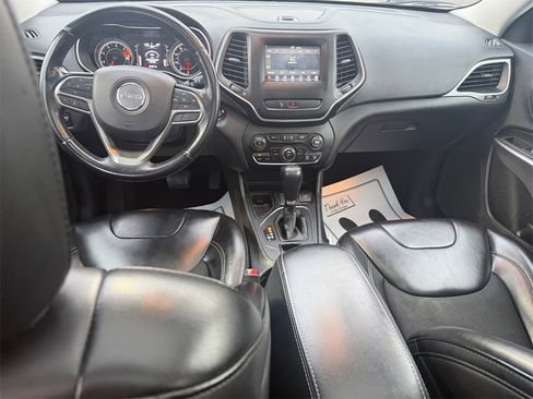 Used 2019 Jeep Cherokee Latitude Plus image 10