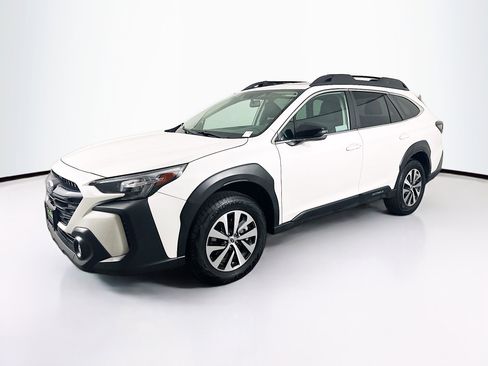Used 2025 Subaru Outback Premium AWD/4WD image 3