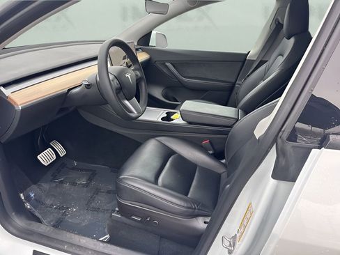 Used 2022 Tesla Model Y Performance image 9