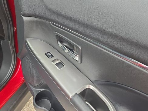 Used 2025 Mitsubishi Outlander Sport SE AWD/4WD image 28