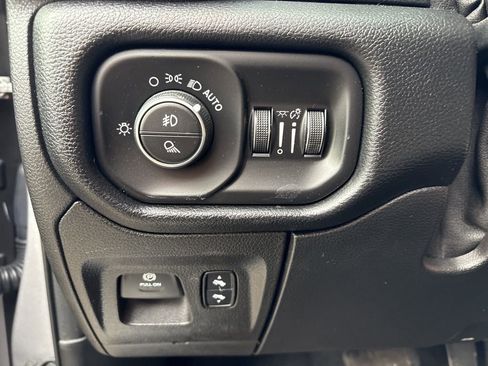 Used 2019 RAM 1500 Laramie image 12
