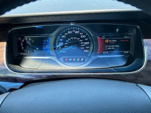 Used 2015 Ford Taurus Limited w/ Equipment Group 301A FWD image 20