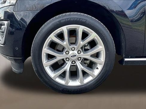 Used 2019 Ford Expedition Platinum AWD/4WD image 6