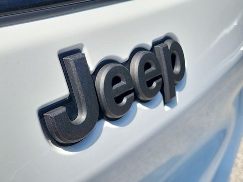 Used 2025 Jeep Compass Latitude w/ Altitude Special Edition AWD/4WD image 10