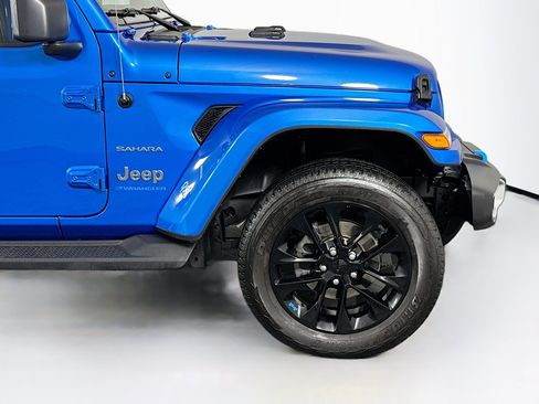 Used 2023 Jeep Wrangler Unlimited Sahara w/ Dual Top Group AWD/4WD image 43