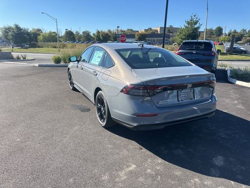 New 2025 Honda Accord SE image 4