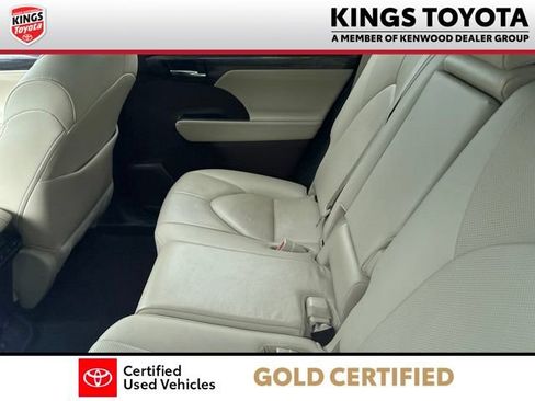 Used 2020 Toyota Highlander Limited FWD image 10