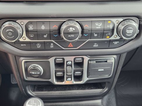 New 2026 Jeep Wrangler Unlimited Sahara AWD/4WD image 18