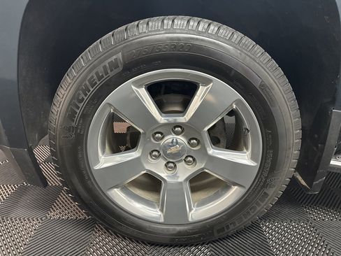 Used 2020 Chevrolet Suburban Premier image 38