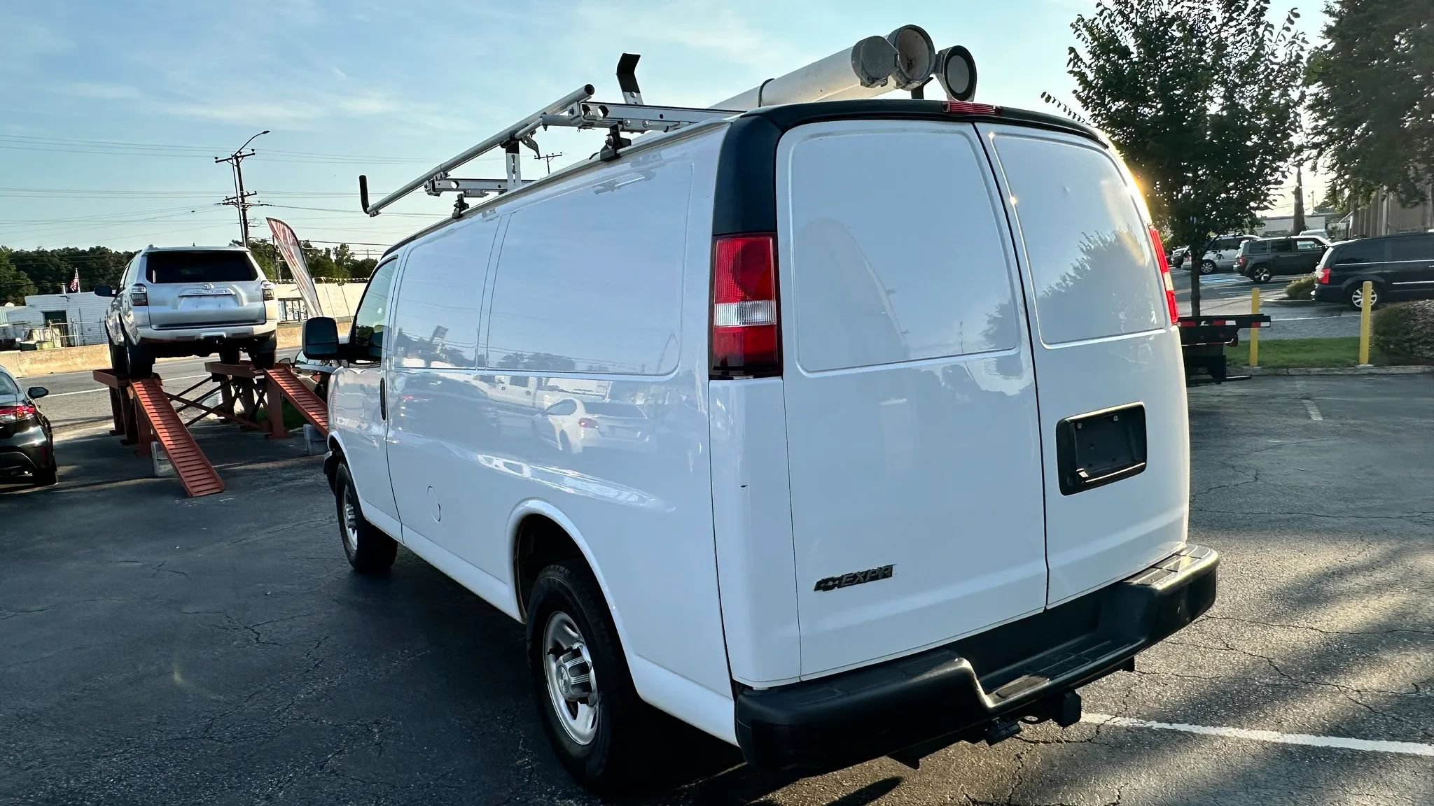 Used 2021 Chevrolet Express 2500 w/ Driver Convenience Package RWD image 8