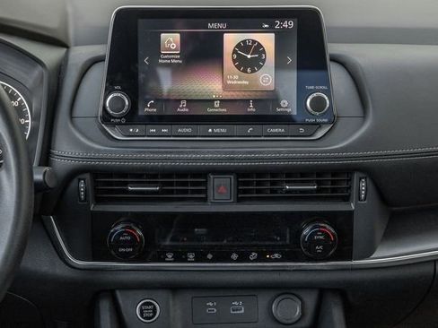 Used 2023 Nissan Rogue SV image 8