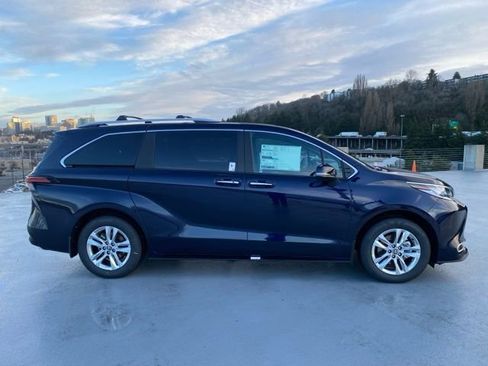 New 2026 Toyota Sienna Limited image 3