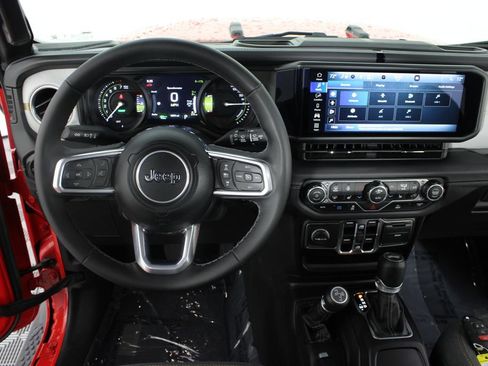 Used 2025 Jeep Wrangler Unlimited Sahara AWD/4WD image 10