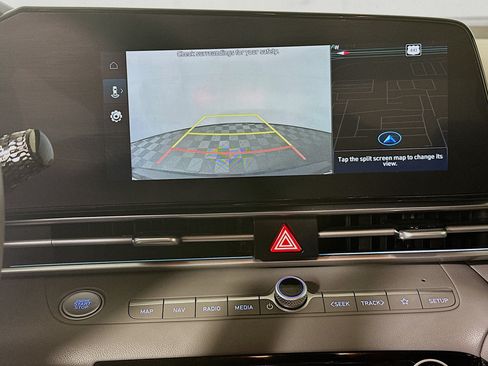 Used 2025 Hyundai Elantra SEL FWD image 25