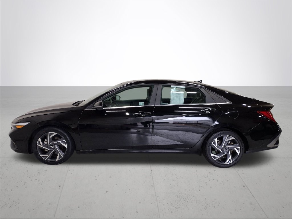 Certified 2024 Hyundai Elantra Limited FWD image 12