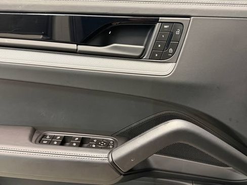 Certified 2026 Porsche Cayenne E-Hybrid AWD/4WD image 38