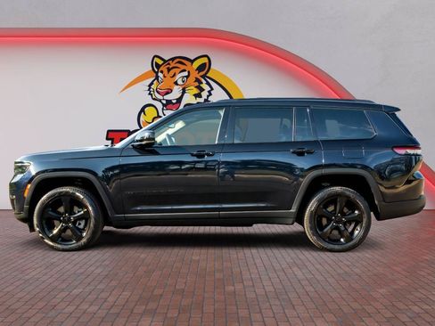Used 2018 Jeep Grand Cherokee Limited w/ Luxury Group II AWD/4WD image 9