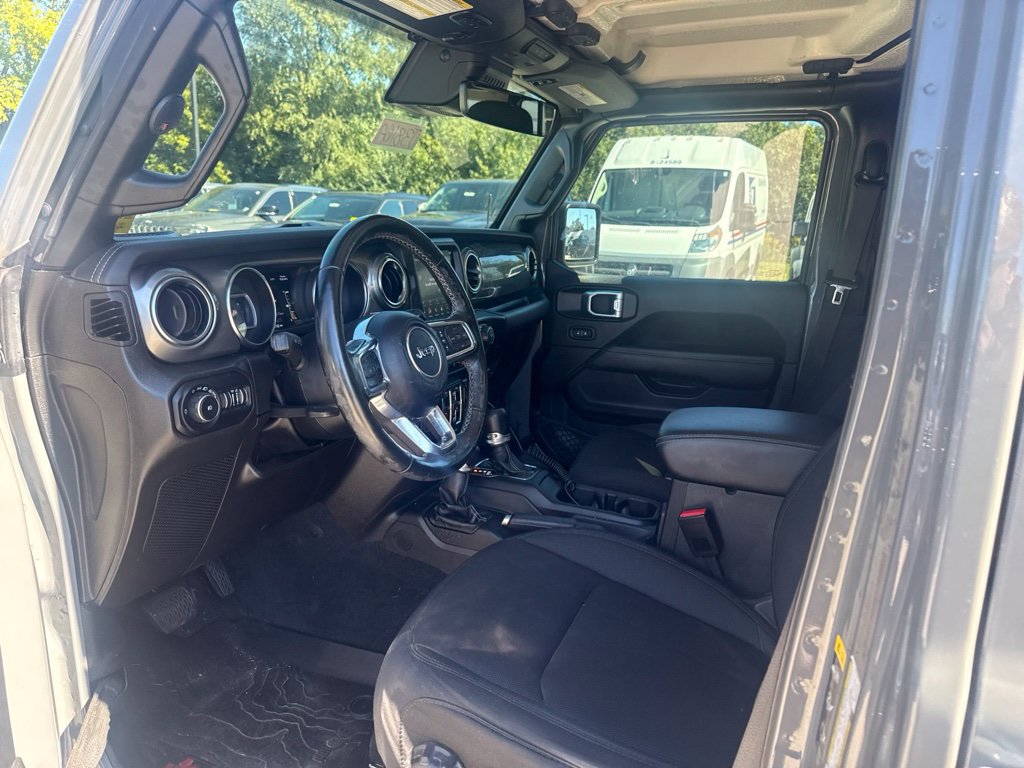 Used 2022 Jeep Wrangler Unlimited Sahara w/ LED Lighting Group AWD/4WD image 3