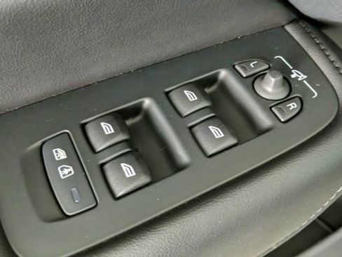 Used 2023 Volvo XC60 B5 Plus w/ Protection Package Premier FWD image 18