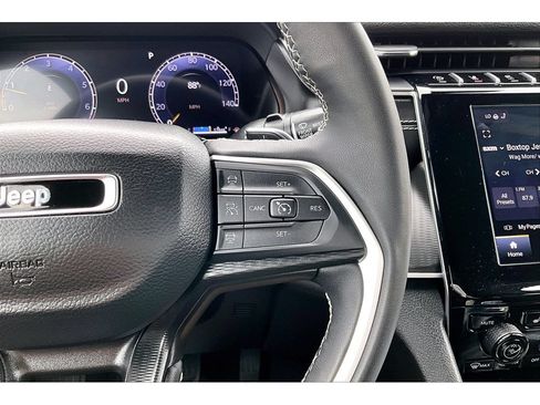 Used 2024 Jeep Grand Cherokee Altitude AWD/4WD image 12