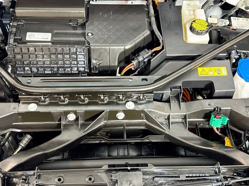 Used 2025 Audi Q4 e-tron Premium Plus image 28