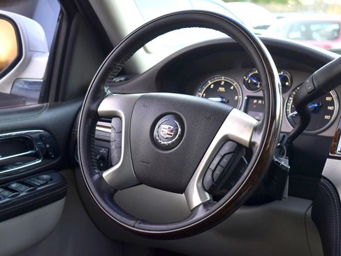 Used 2014 Cadillac Escalade ESV Platinum image 18