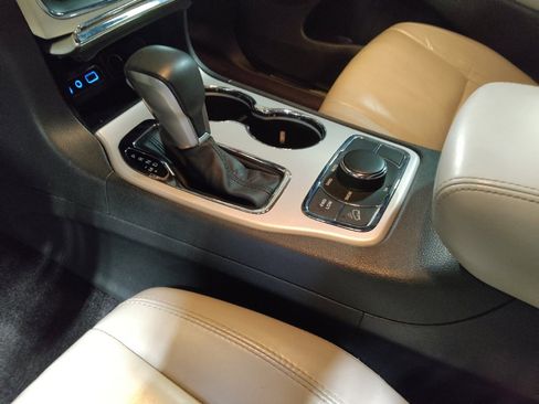 Used 2018 Jeep Grand Cherokee Limited image 26