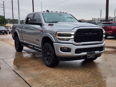 Used 2022 RAM 2500 Laramie w/ Night Edition AWD/4WD image 4