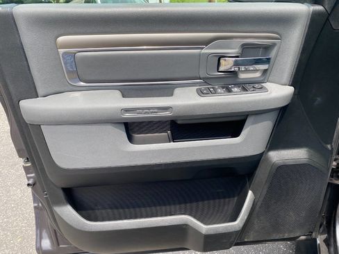 Used 2018 RAM 1500 Classic SLT AWD/4WD image 11