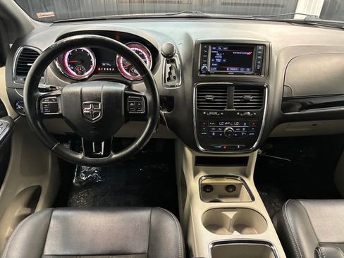 Used 2019 Dodge Grand Caravan SXT w/ Driver Convenience Group FWD image 13