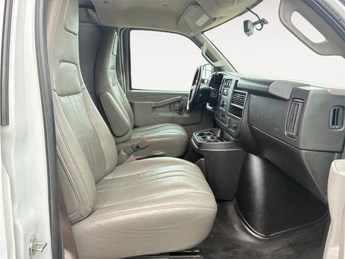 Used 2023 GMC Savana 2500 Extended w/ Driver Convenience Package image 15
