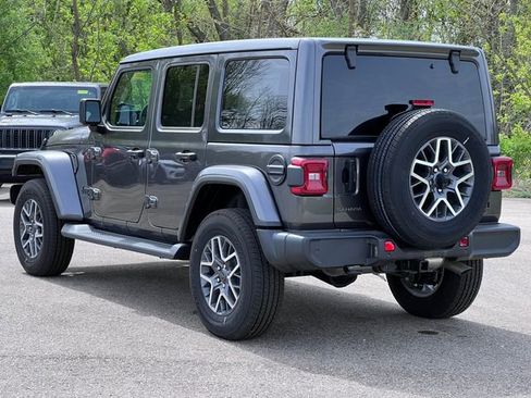 New 2025 Jeep Wrangler Unlimited Sahara AWD/4WD image 11