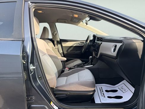 Used 2017 Toyota Corolla L image 11