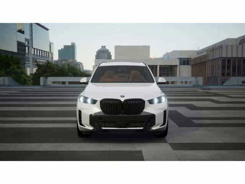 Used 2026 BMW X5 sDrive40i w/ Executive Package RWD image 3
