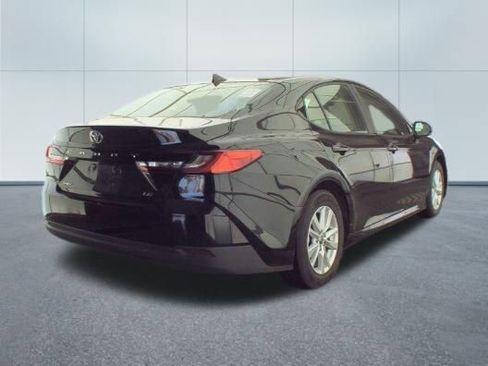Used 2025 Toyota Camry LE image 5