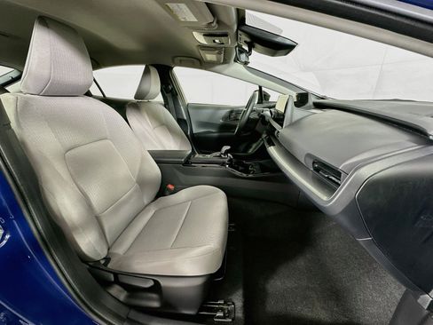Used 2025 Toyota Prius LE FWD image 29