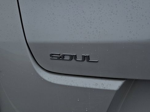 Used 2023 Kia Soul LX w/ LX Technology Package FWD image 30