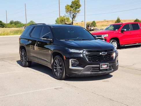 Used 2023 Chevrolet Traverse RS FWD image 3