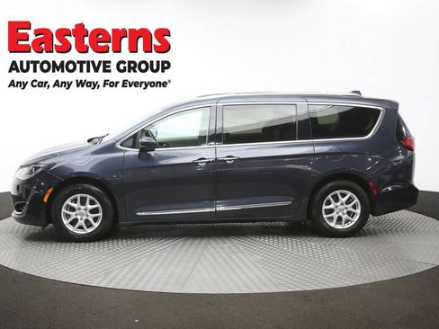 Used 2020 Chrysler Pacifica Touring-L FWD image 62