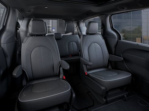 New 2026 Chrysler Pacifica Limited w/ S Appearance Package FWD image 15