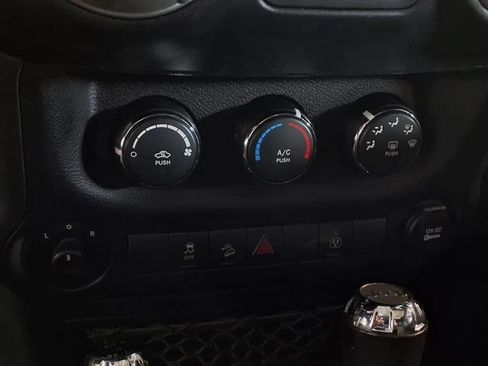 Used 2016 Jeep Wrangler Unlimited Sahara AWD/4WD image 21