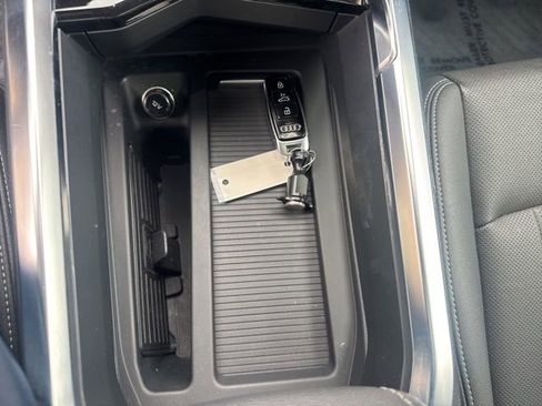 Used 2023 Audi e-tron Premium Plus w/ Premium Plus Package image 27
