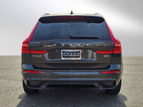 Certified 2025 Volvo XC60 B5 Core image 4