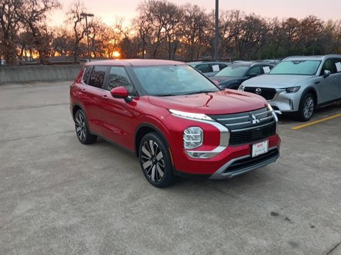 Used 2025 Mitsubishi Outlander SE image 6