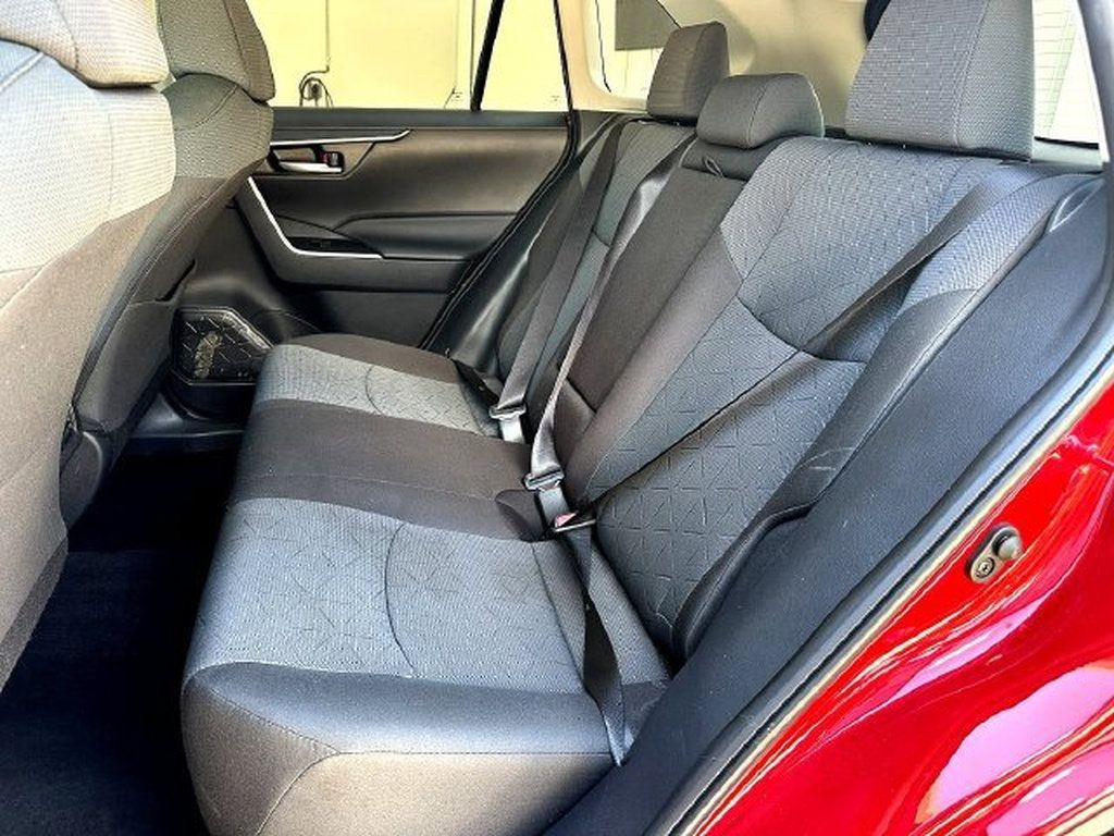 Certified 2025 Toyota RAV4 XLE AWD/4WD image 18
