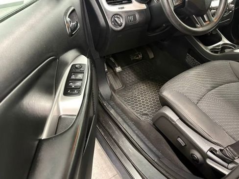 Used 2017 Dodge Journey SXT w/ Comfort/Convenience Group FWD image 12