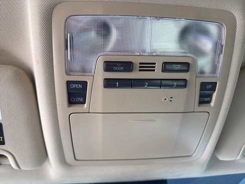 Used 2019 Toyota Highlander XLE AWD/4WD image 26